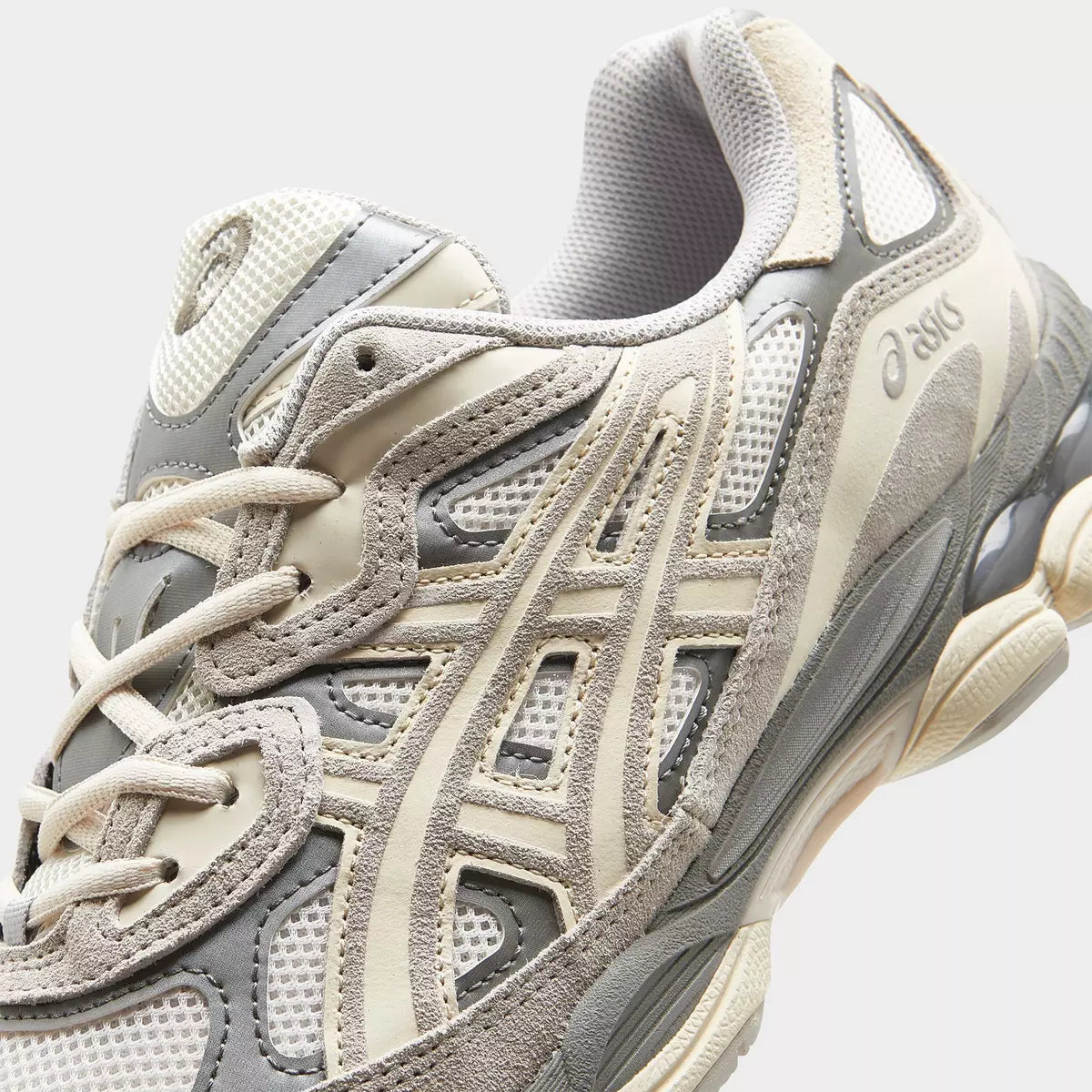 ASICS sneaker in cream and grey mesh and suede, stylish athletic footwear
