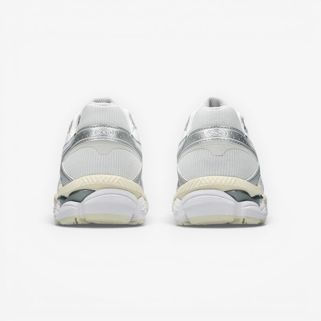METRO ASICS GEL-Cumulus 16 white and silver mesh and synthetic overlay running shoes