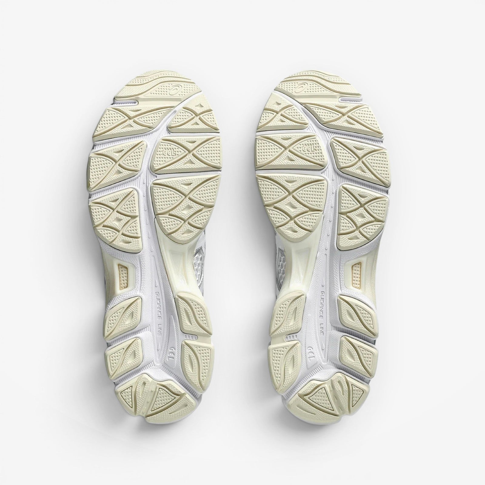 METRO ASICS GEL-Cumulus 16 white and silver running shoes, sole view. Breathable mesh and synthetic overlays.
