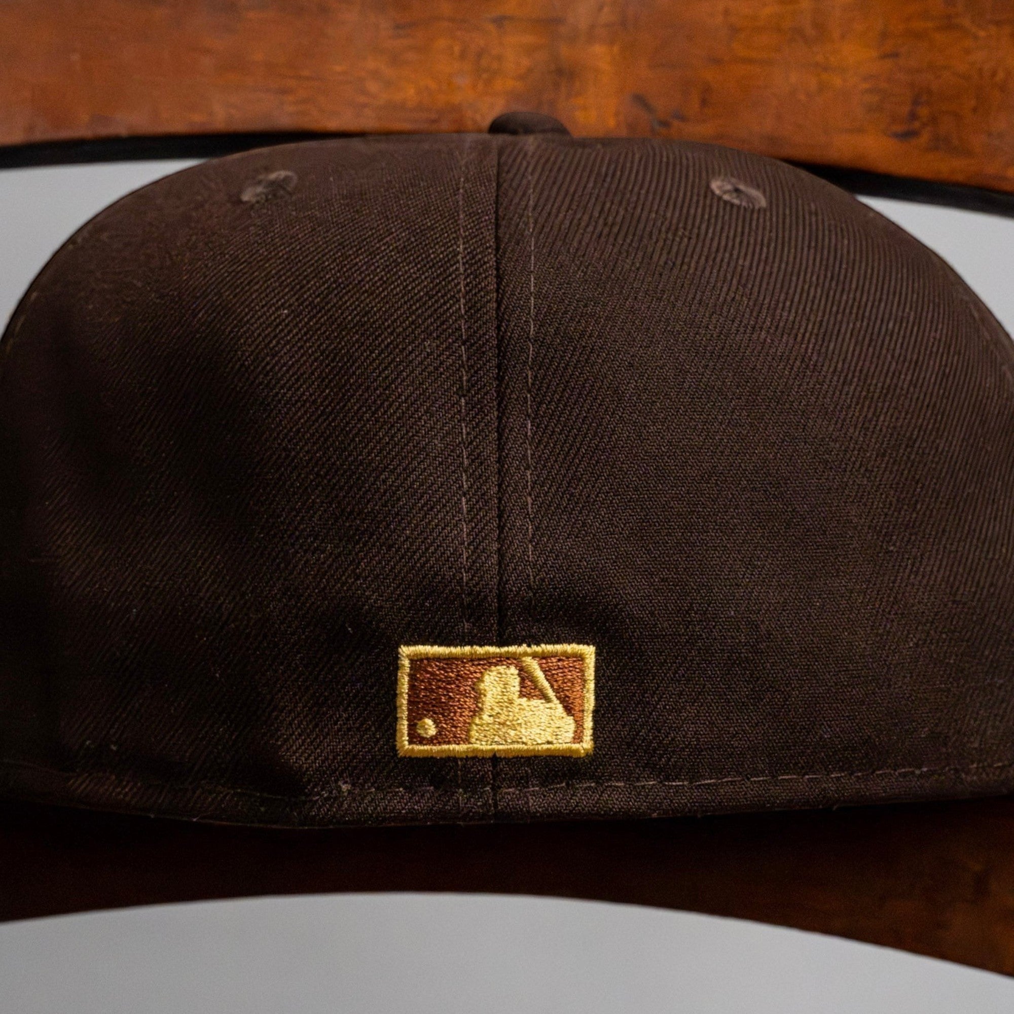 METRO Atlanta Braves 1999 World Series fitted hat in brown with brown UV underbrim and embroidered MLB logo.