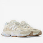 Beige New Balance sneakers with mesh and suede details, ideal footwear for sneaker enthusiasts.